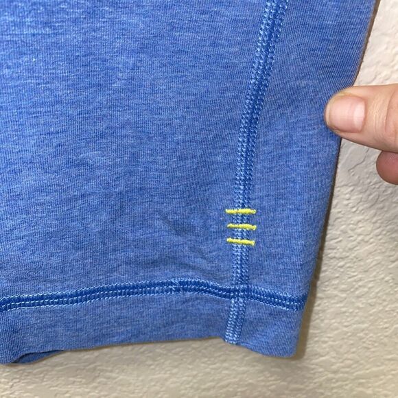 Lululemon Men’s T-Shirt V-Neck Blue Athletic Gym Workout Stretch Sz L - Picture 2 of 5